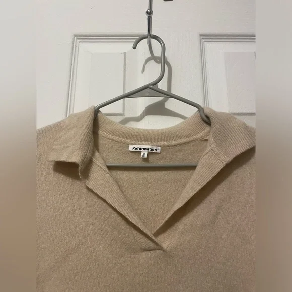 Reformation Cream Cashmere V-Neck Cropped Sweater - Picture 3 of 5